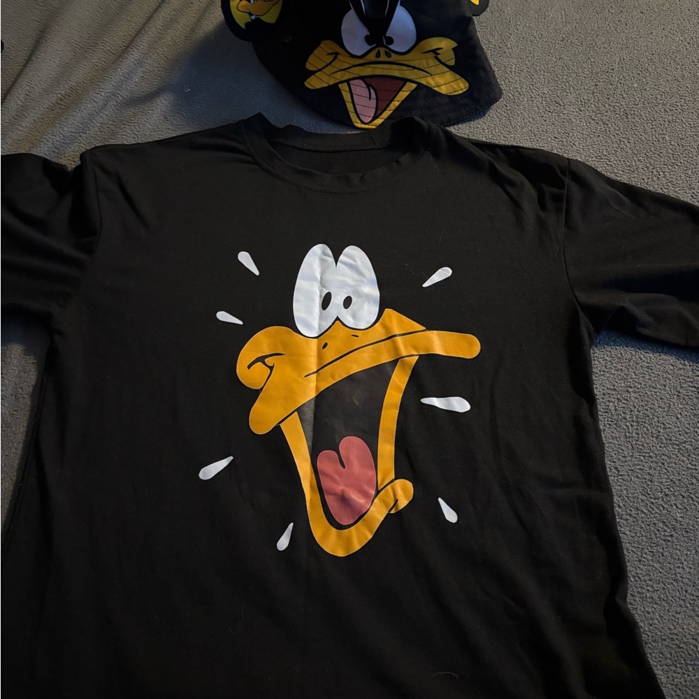 Daffy Duck Black T-Shirt with Bucket Hat Graphic